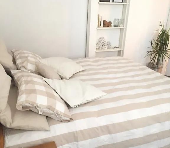 Laura A 2 Passi Dal Mare