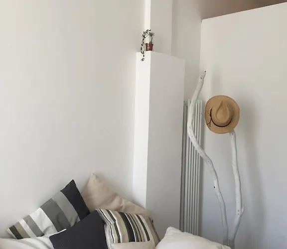 Laura A 2 Passi Dal Mare